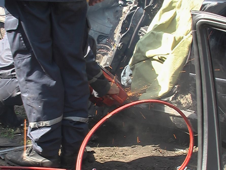 В Днепропетровске водителю Мерседеса два с половиной часа спасали левую ногу (ФОТО) (фото) - фото 26