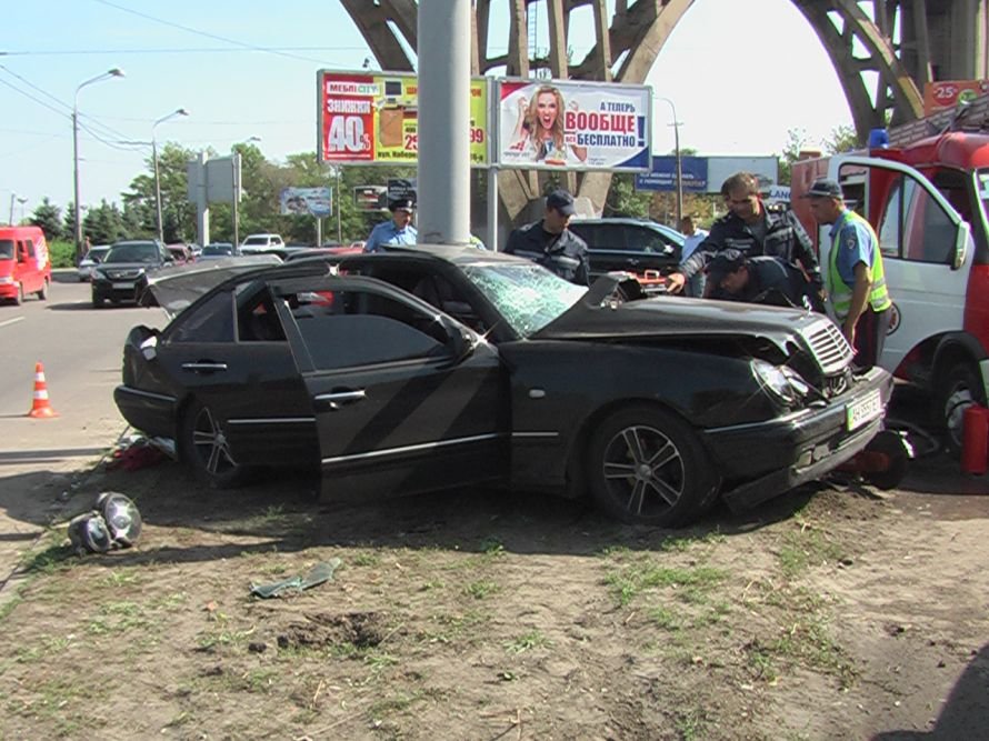 В Днепропетровске водителю Мерседеса два с половиной часа спасали левую ногу (ФОТО) (фото) - фото 27