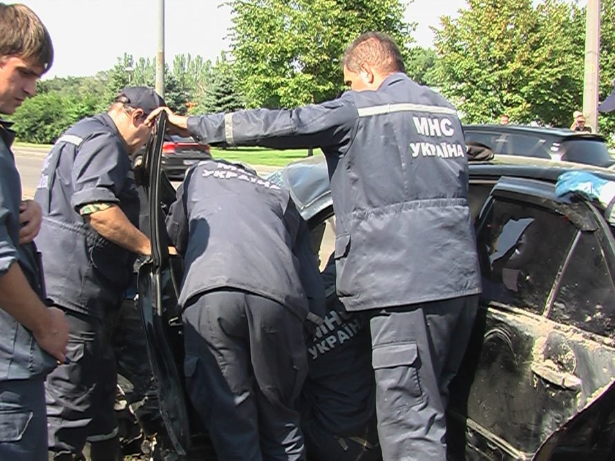 В Днепропетровске водителю Мерседеса два с половиной часа спасали левую ногу (ФОТО) (фото) - фото 17