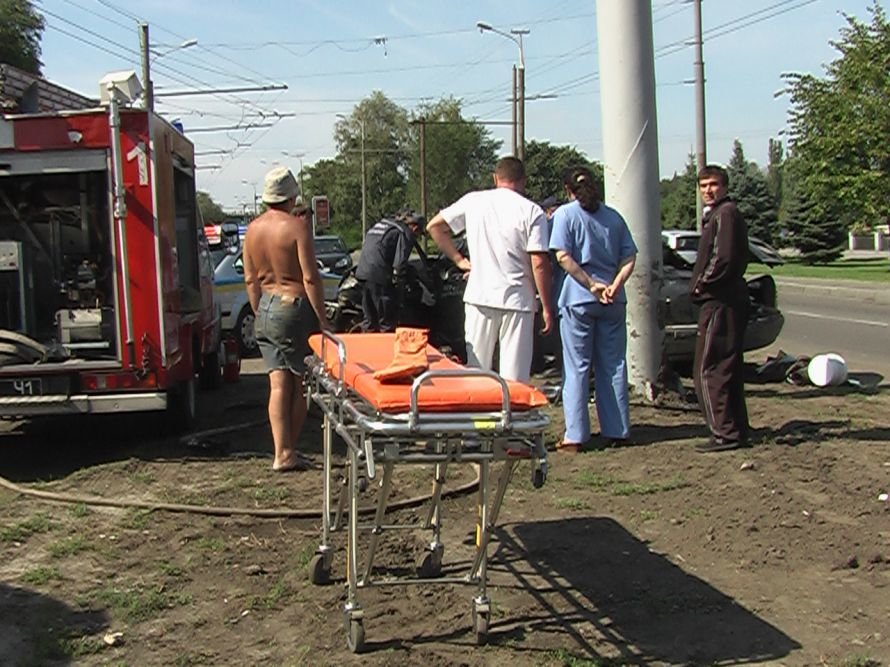 В Днепропетровске водителю Мерседеса два с половиной часа спасали левую ногу (ФОТО) (фото) - фото 18