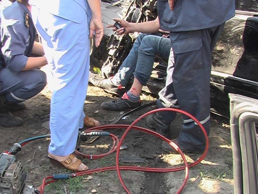 В Днепропетровске водителю Мерседеса два с половиной часа спасали левую ногу (ФОТО) (фото) - фото 10
