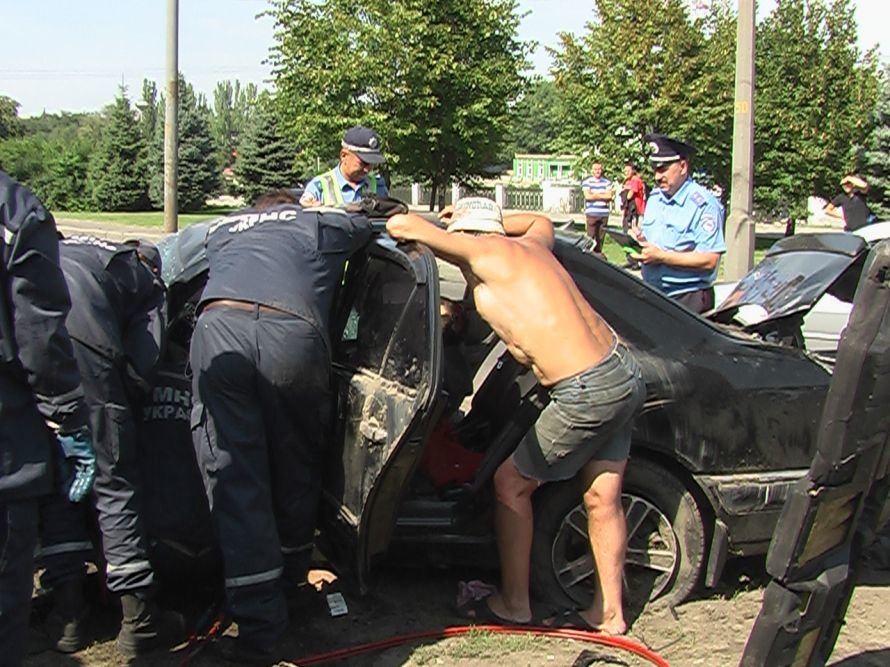 В Днепропетровске водителю Мерседеса два с половиной часа спасали левую ногу (ФОТО) (фото) - фото 20