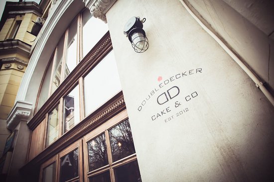 doubledecker-cake-and