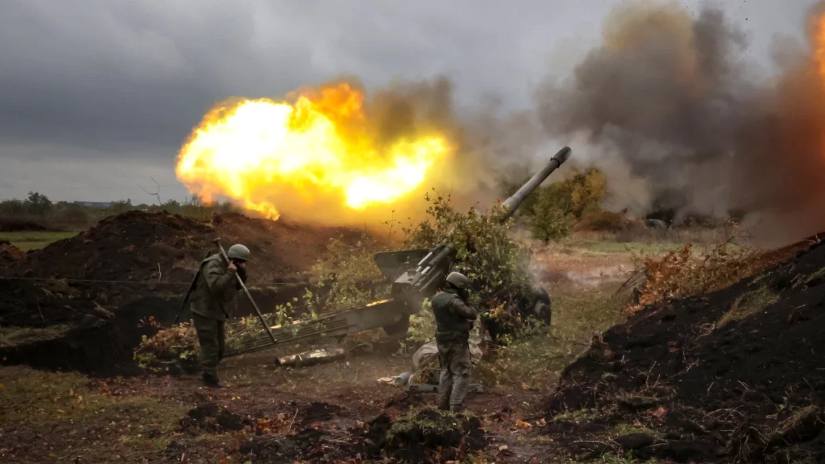 На півдні росіяни готують відступні позиції, хоч і намагаються тримати оборону