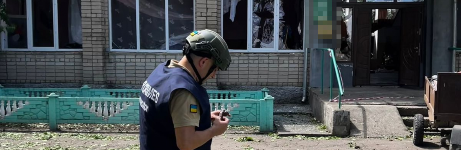 В селищі на Дніпропетровщині окупанти обстріляли будинок культури, сільраду та центральну площу, - ФОТО