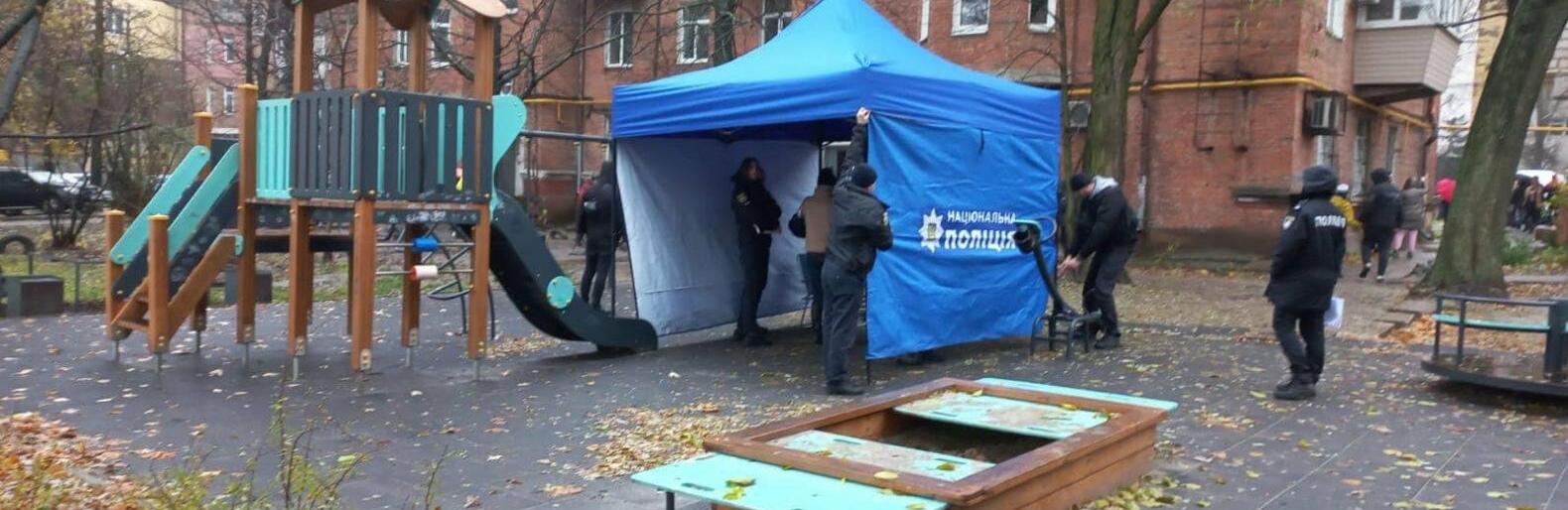 Ліквідація наслідків ракетного удару по Дніпру: поліція розгорнула пункт прийому звернень громадян