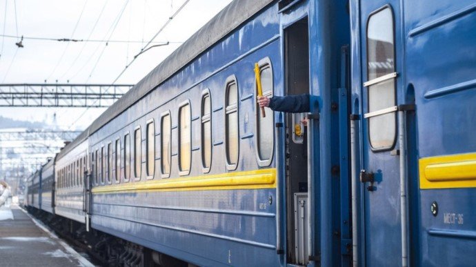 Масована ракетна атака по Україні: які потяги рухаються із затримками більше години