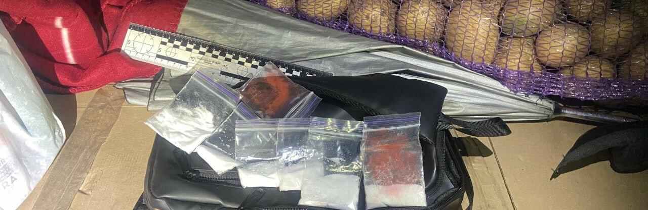 Нарушение ПДД и наркотики в багажнике: в Днепре задержан водитель