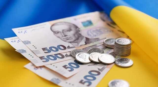 Українців попередили про можливі затримки пенсій та соцвиплат: подробиці