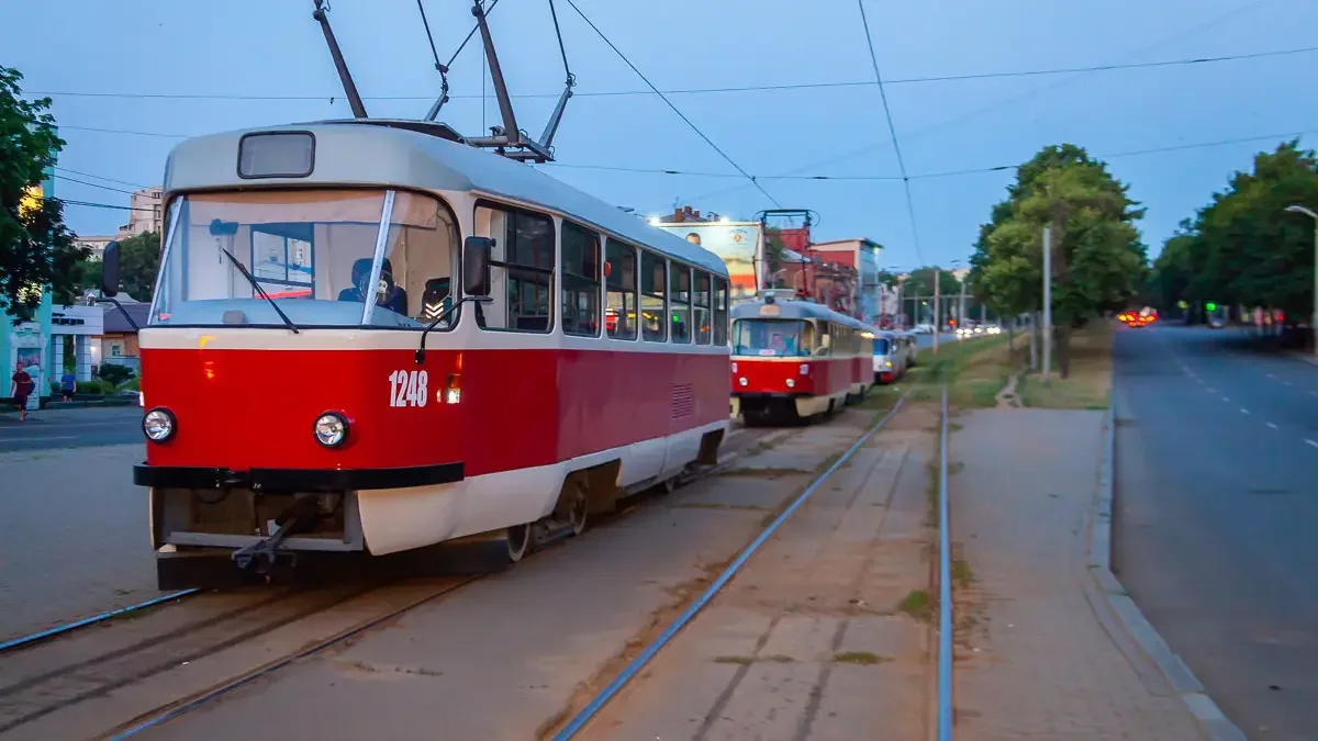 З якими змінами курсує електротранспорт в Дніпрі 27 серпня