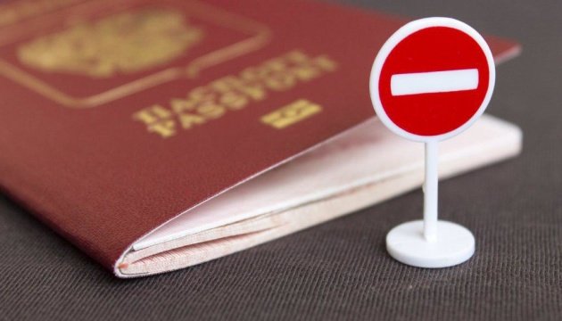 ЄС призупинив угоду про спрощений візовий режим із росією