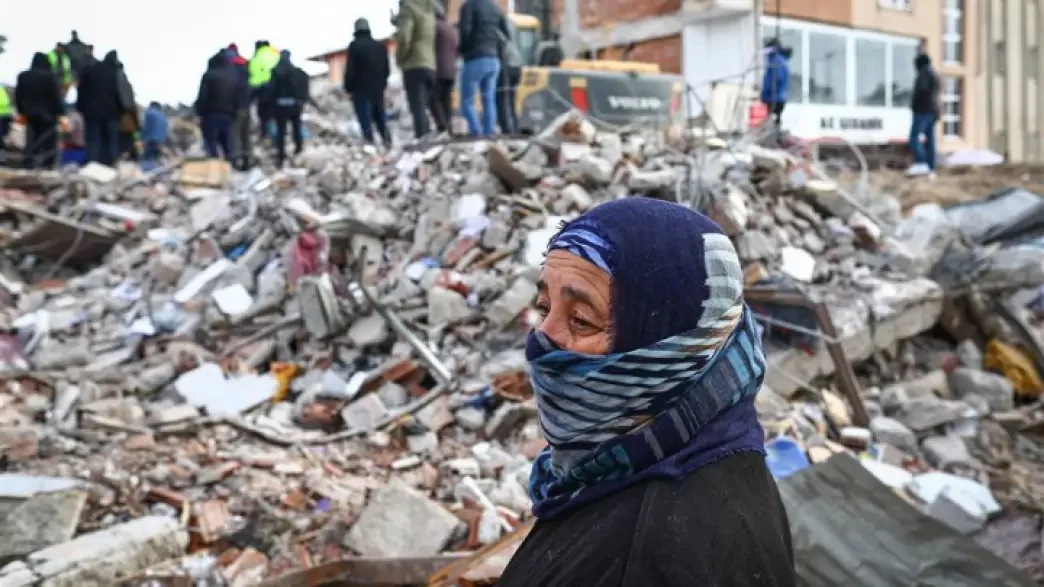 Під завалами в Туреччині можуть бути українці