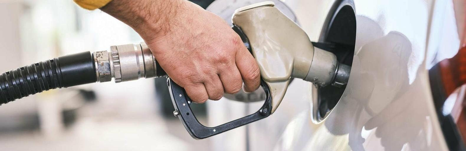 Цінова гойдалка в Дніпрі: пальне дешевшає і дорожчає одночасно