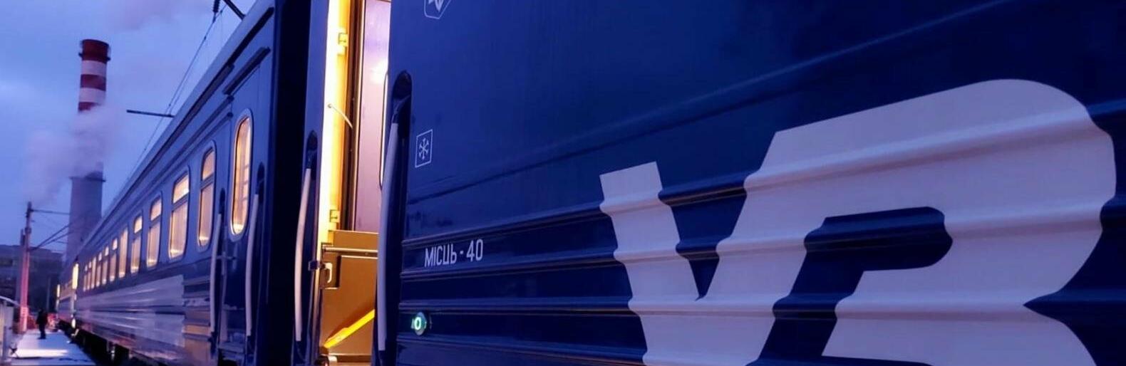 Масована ракетна атака по Україні: в Укрзалізниці попередили про зміни у графіку руху потягів