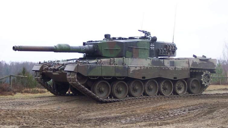 Стало відомо, коли танки Leopard 2 прибудуть до України