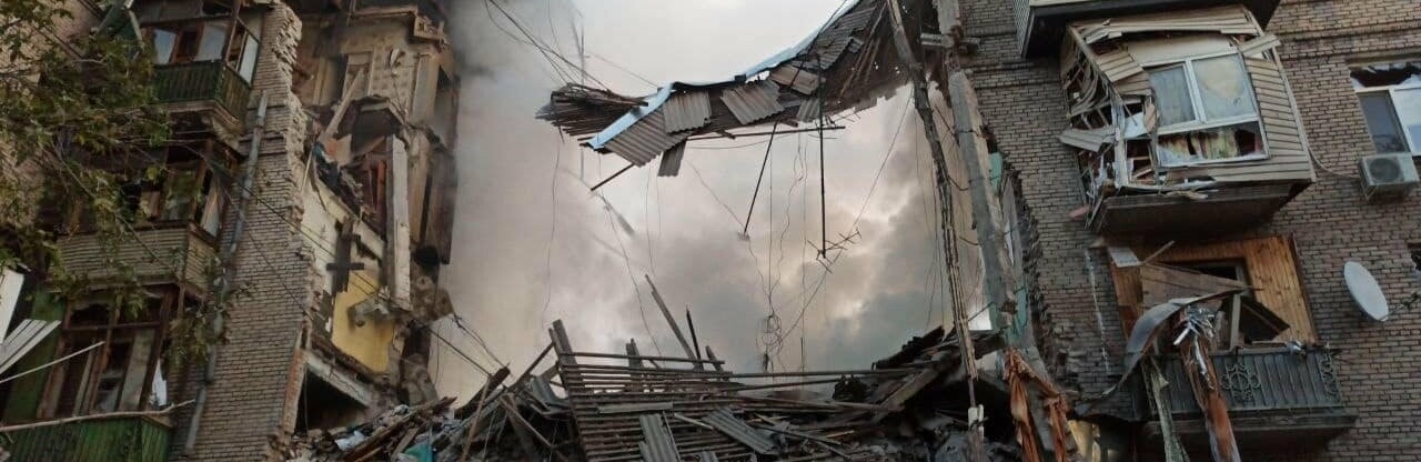 Зруйновані цілі під’їзди: росія завдала нового терористичного удару по Запоріжжю