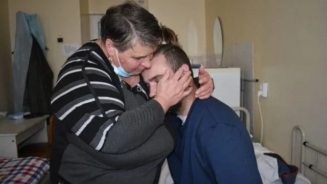 Вибух міни під ногами не залишав шансів: у Дніпрі врятували жителя Бахмута