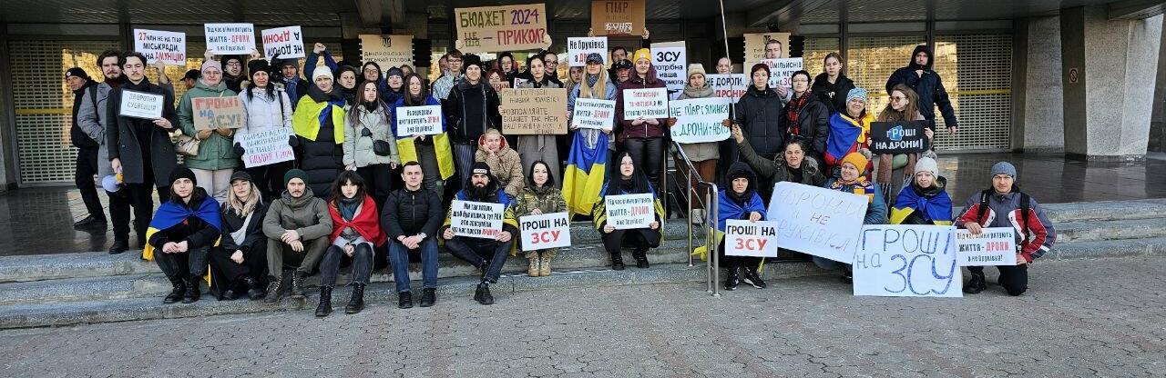 В Дніпрі на сесію міськради не пустили ініціативну групу: що вони прийшли вимагати