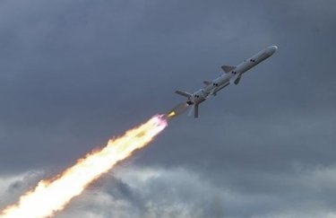 Серйозні руйнування залізничної колії та контактної мережі: результат ракетного удару по Дніпропетровщині 