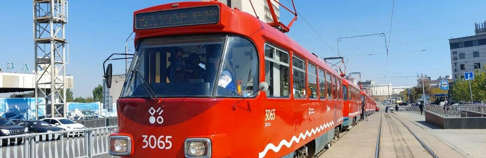 В Дніпрі один з трамваїв призупинив роботу: зміни та розклад руху електротранспорту сьогодні