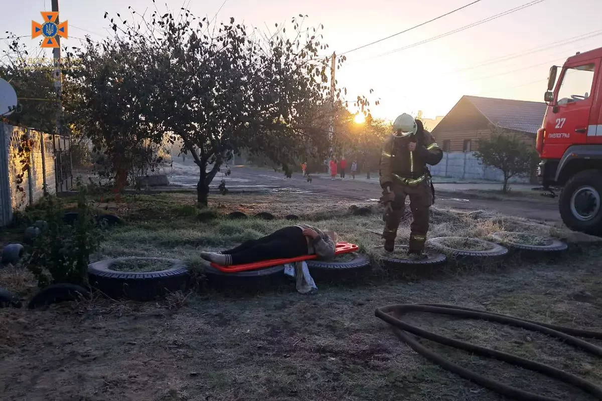 На Дніпропетровщині в палаючому будинку знайшли жінку, - ВІДЕО 