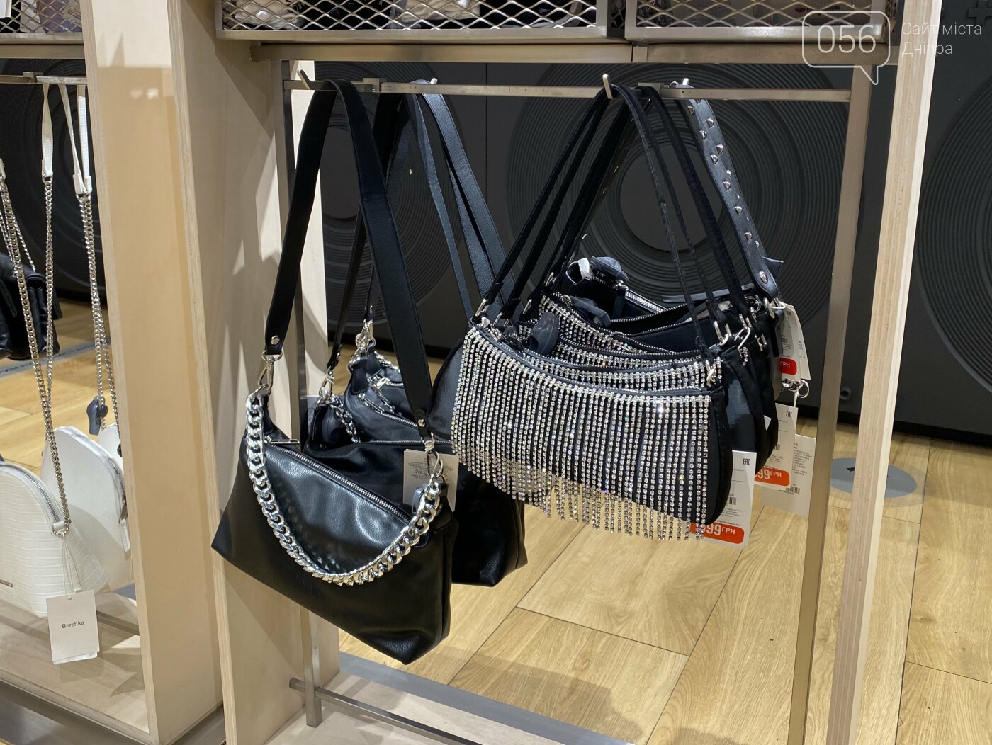 Bershka: женские сумки от 369 гривен