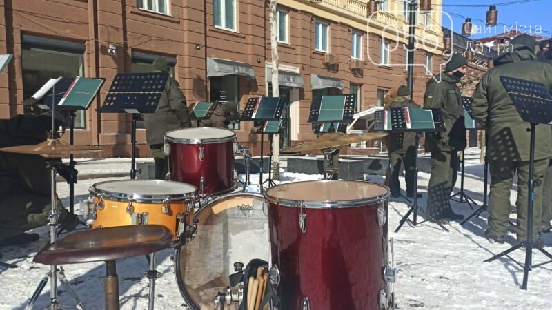 В Днепре на улице Короленко Национальная гвардия сыграла праздничный марш, фото-1