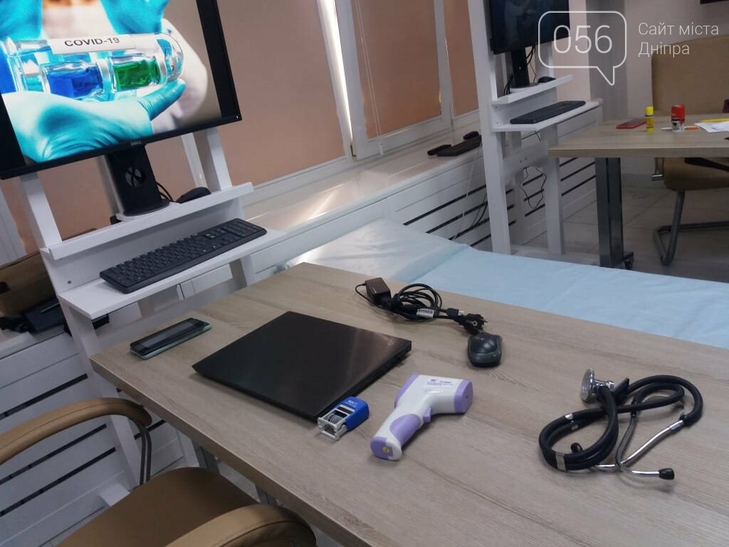 В Днепре еще 100 врачей больницы Мечникова вакцинировались от COVID-19, - ФОТО, ВИДЕО, фото-2