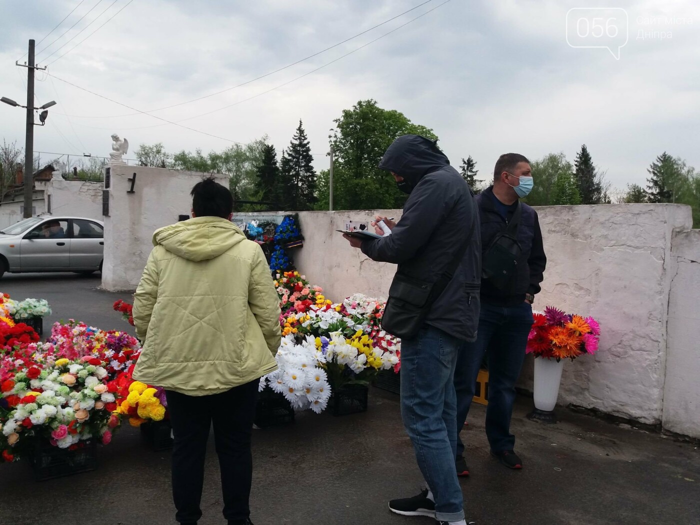 В Днепре произвели зачистку от пластиковой ритуальной атрибутики, - ФОТО, фото-6