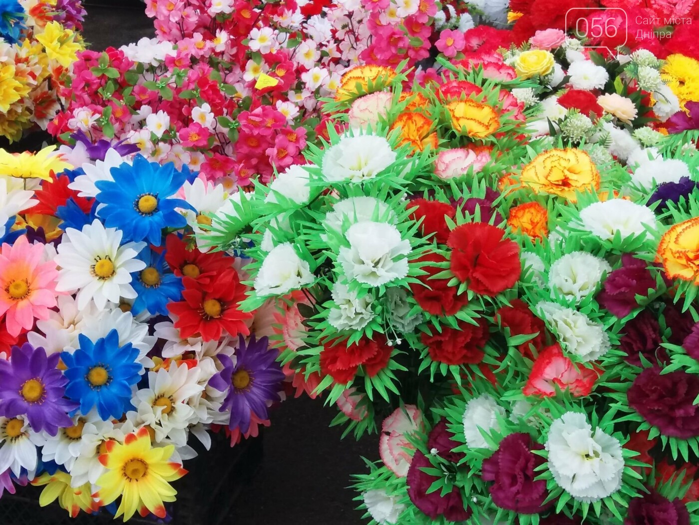 В Днепре произвели зачистку от пластиковой ритуальной атрибутики, - ФОТО, фото-3