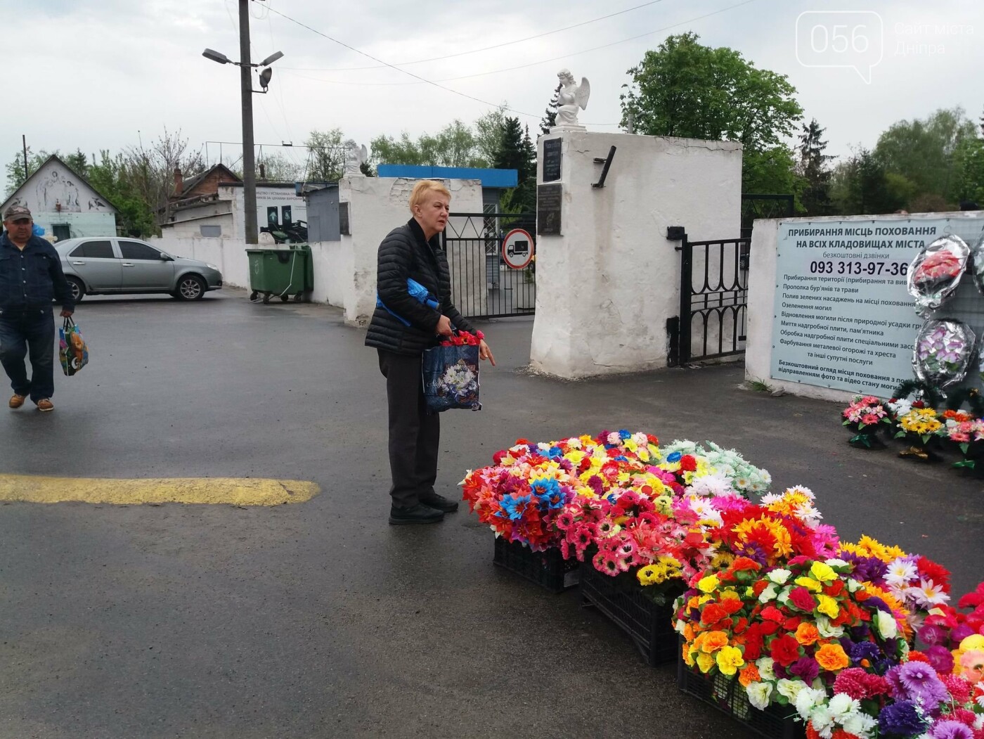 В Днепре произвели зачистку от пластиковой ритуальной атрибутики, - ФОТО, фото-5