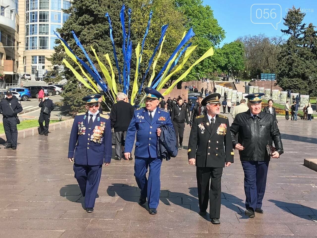 Именные значки и дети в советской форме: в Днепре Вилкул снова превратил праздник в пиар, фото-3