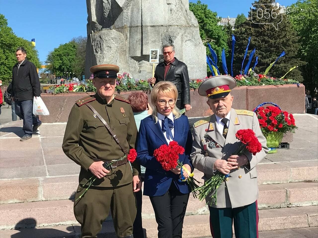 Именные значки и дети в советской форме: в Днепре Вилкул снова превратил праздник в пиар, фото-2