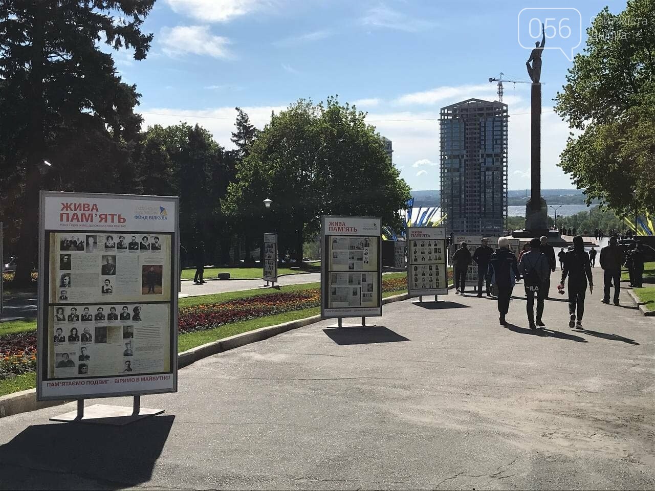 Именные значки и дети в советской форме: в Днепре Вилкул снова превратил праздник в пиар, фото-6
