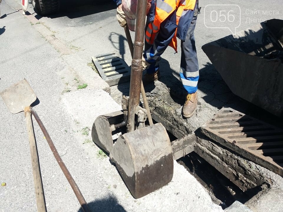 В Днепре после объявления штормового предупреждения коммунальщики прочистили все ливневки в городе, - ФОТО, ВИДЕО, фото-10