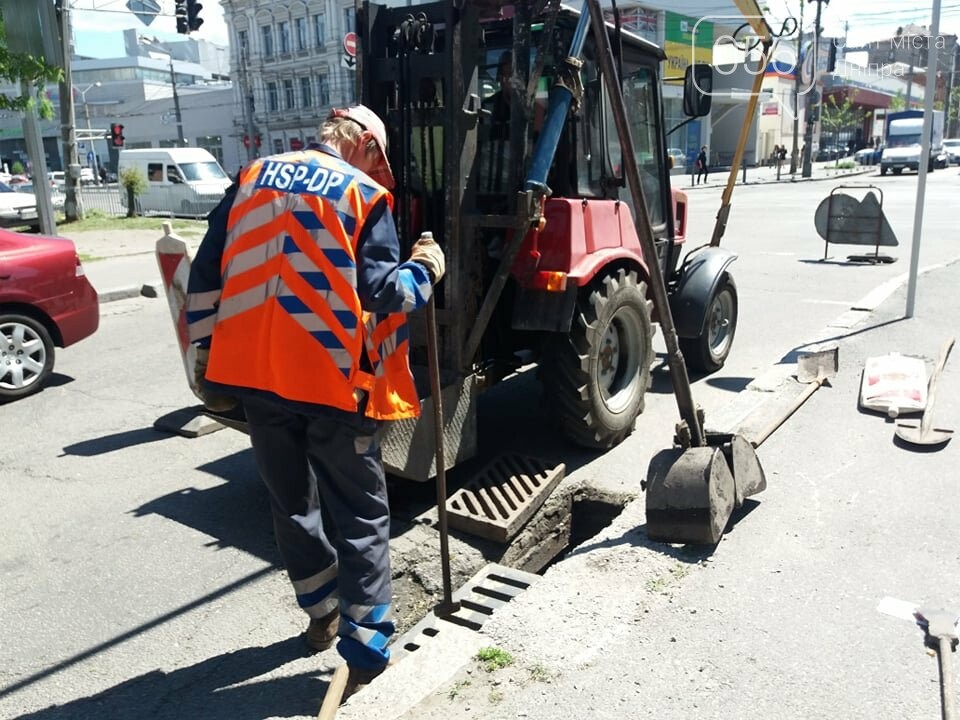 В Днепре после объявления штормового предупреждения коммунальщики прочистили все ливневки в городе, - ФОТО, ВИДЕО, фото-1