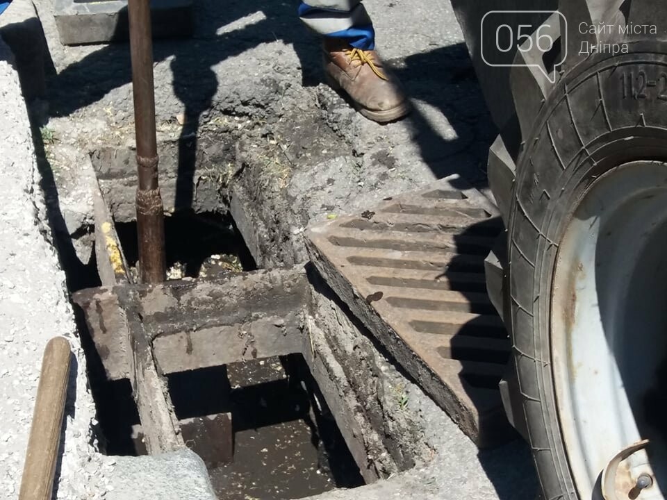 В Днепре после объявления штормового предупреждения коммунальщики прочистили все ливневки в городе, - ФОТО, ВИДЕО, фото-6