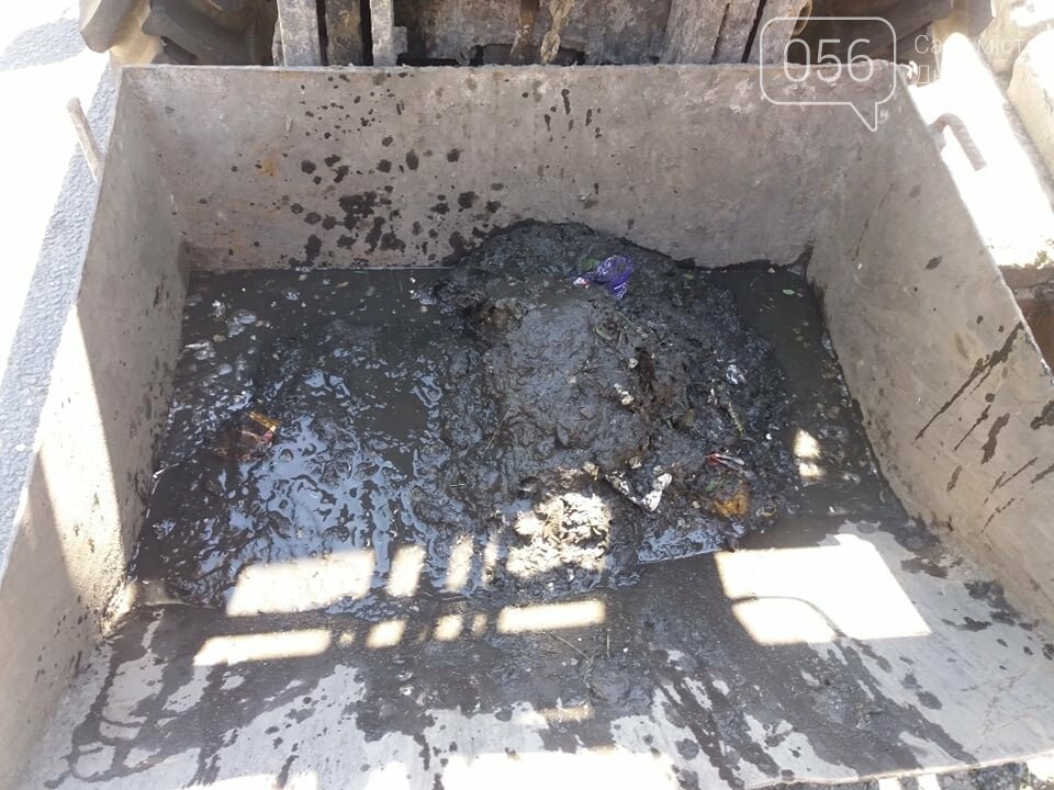 В Днепре после объявления штормового предупреждения коммунальщики прочистили все ливневки в городе, - ФОТО, ВИДЕО, фото-12