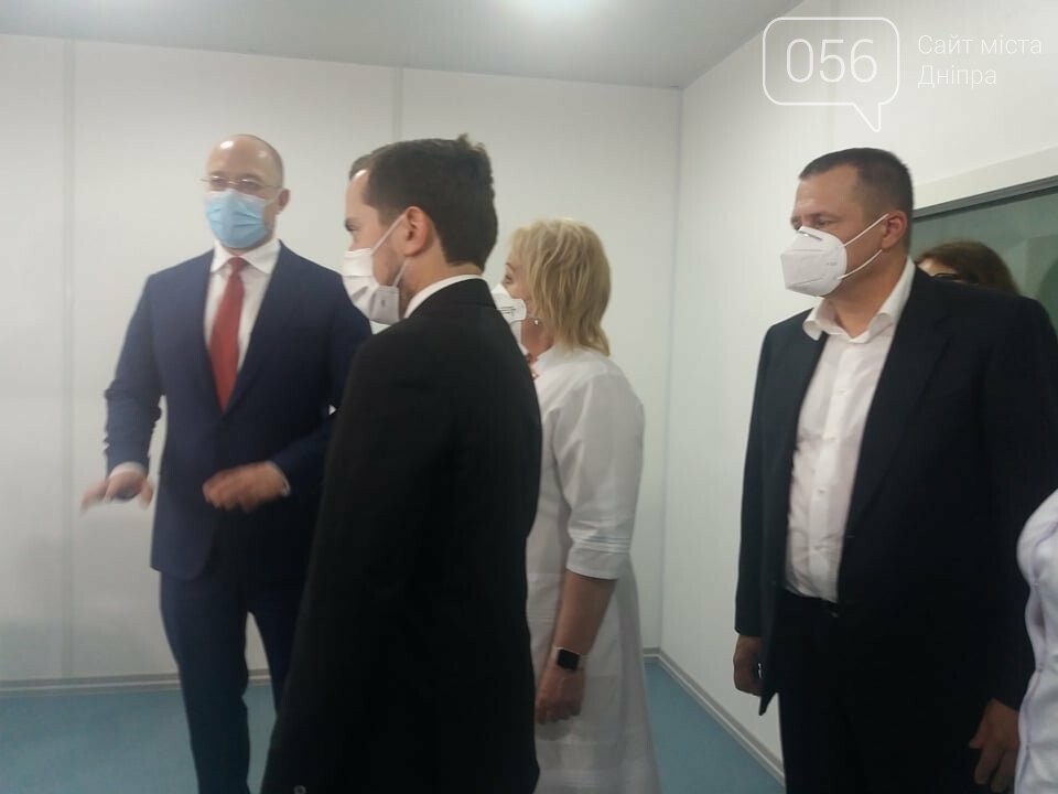 Премьер-министр Украины в Днепре проверил реконструкцию приемного отделения в больнице скорой медицинской помощи, - ФОТО, ВИДЕО, фото-9