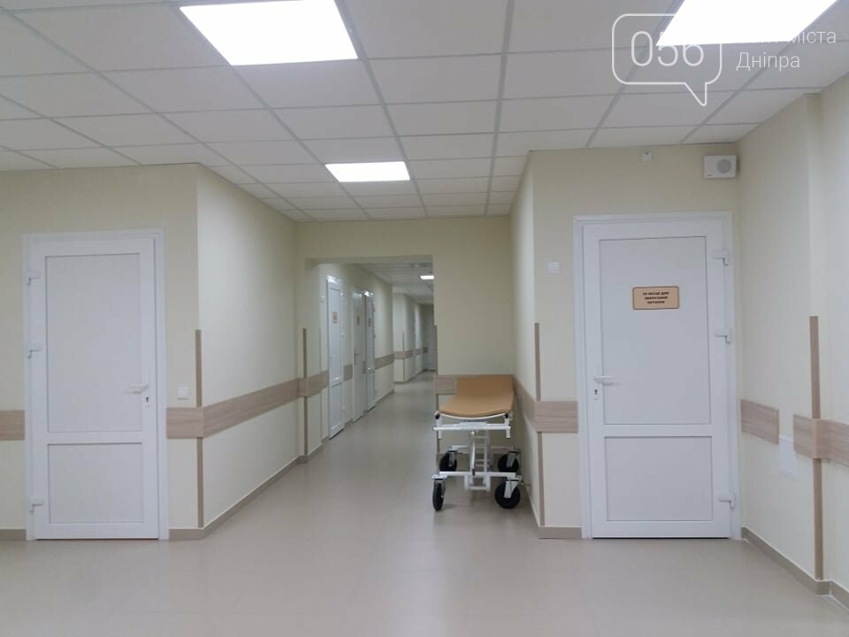 Премьер-министр Украины в Днепре проверил реконструкцию приемного отделения в больнице скорой медицинской помощи, - ФОТО, ВИДЕО, фото-2