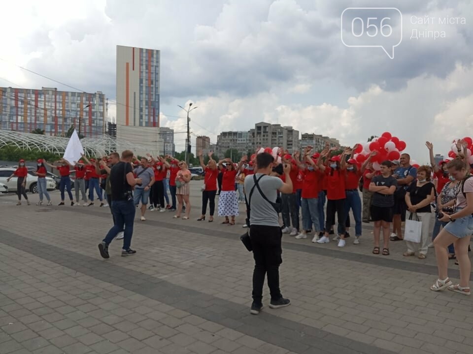 В Днепре Фестивальный причал стал красным, - ФОТО, ВИДЕО, фото-3