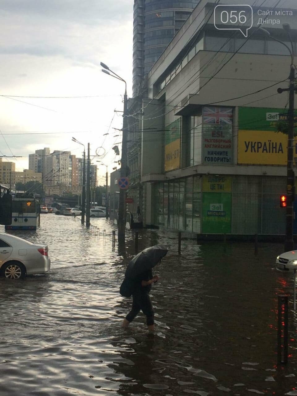 Центр Днепра затопил ливень: машины "плавают" возле Мост-Сити, - ФОТО, фото-4