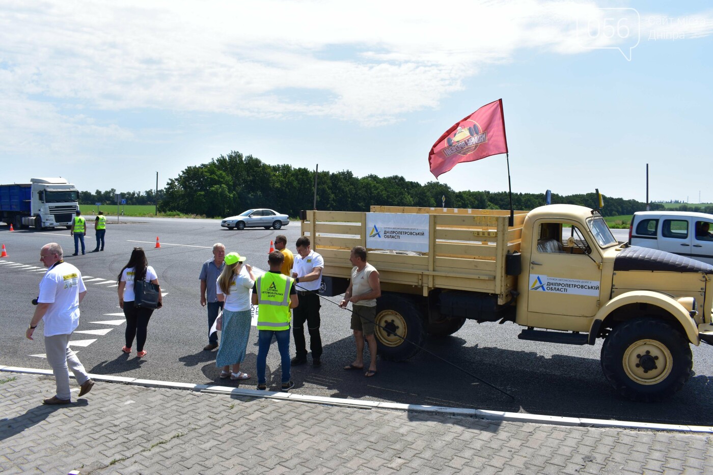 Обновленную трассу Днепр-Кривой Рог протестировали старые автомобили, - ФОТО, ВИДЕО, фото-3