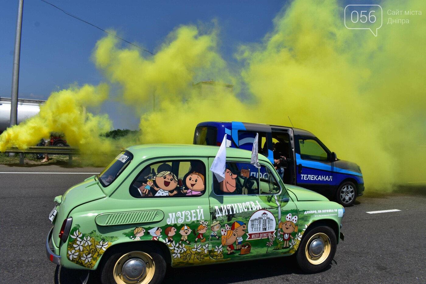 Обновленную трассу Днепр-Кривой Рог протестировали старые автомобили, - ФОТО, ВИДЕО, фото-2