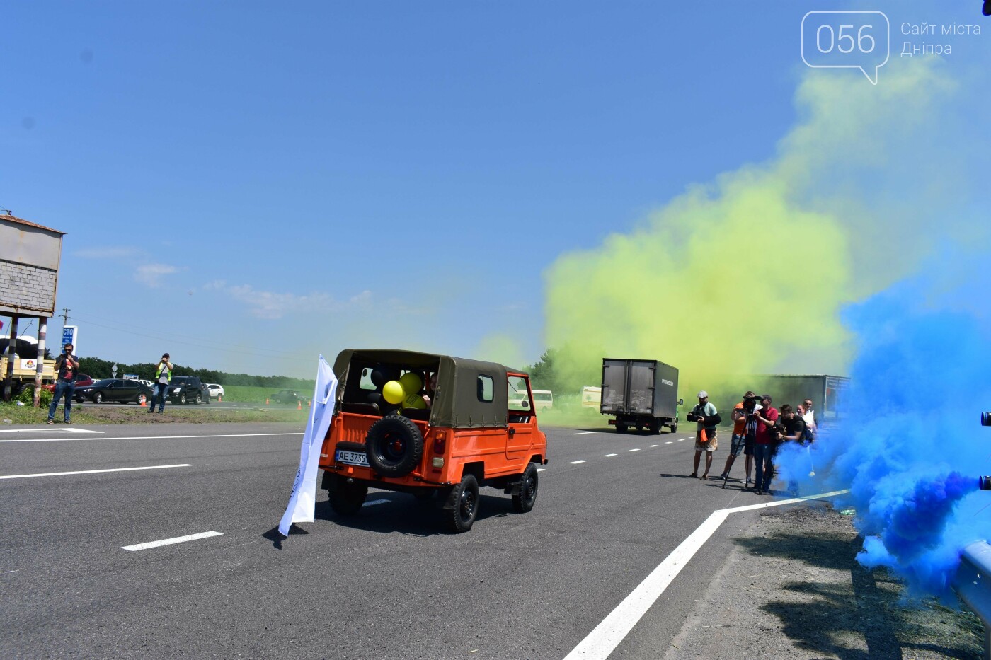 Обновленную трассу Днепр-Кривой Рог протестировали старые автомобили, - ФОТО, ВИДЕО, фото-15