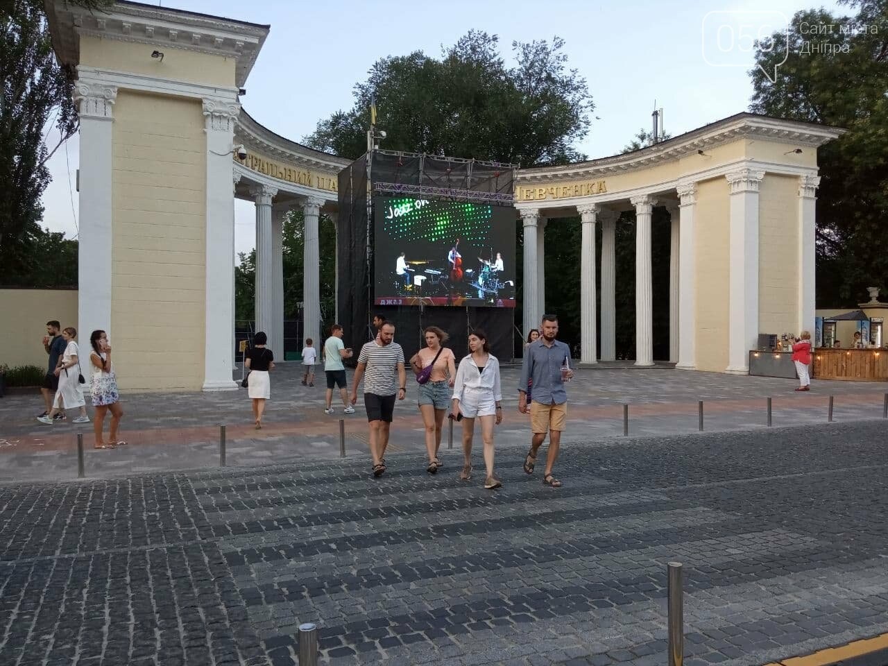 В Днепре по всей территории парка Шевченко звучит музыка нон-стоп, - ФОТО, ВИДЕО, фото-50