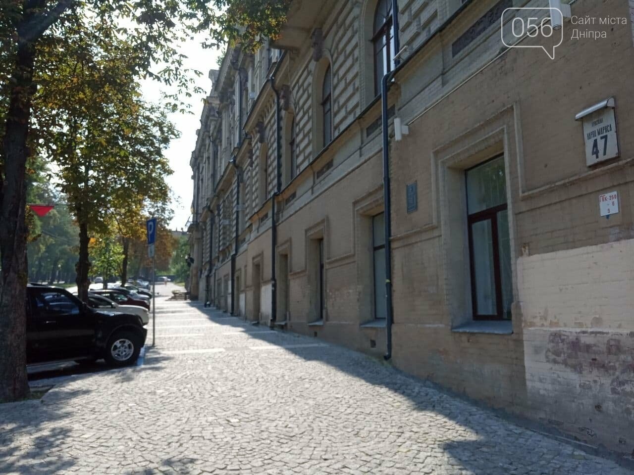 Центр Днепра на государственные праздники остался без флагов Украины, - ФОТО, фото-5