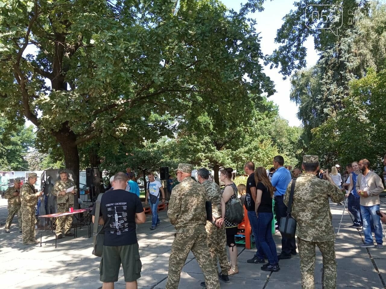 В Днепре по центральному проспекту пронесли огромный флаг Украины, - ФОТО, ВИДЕО, фото-25