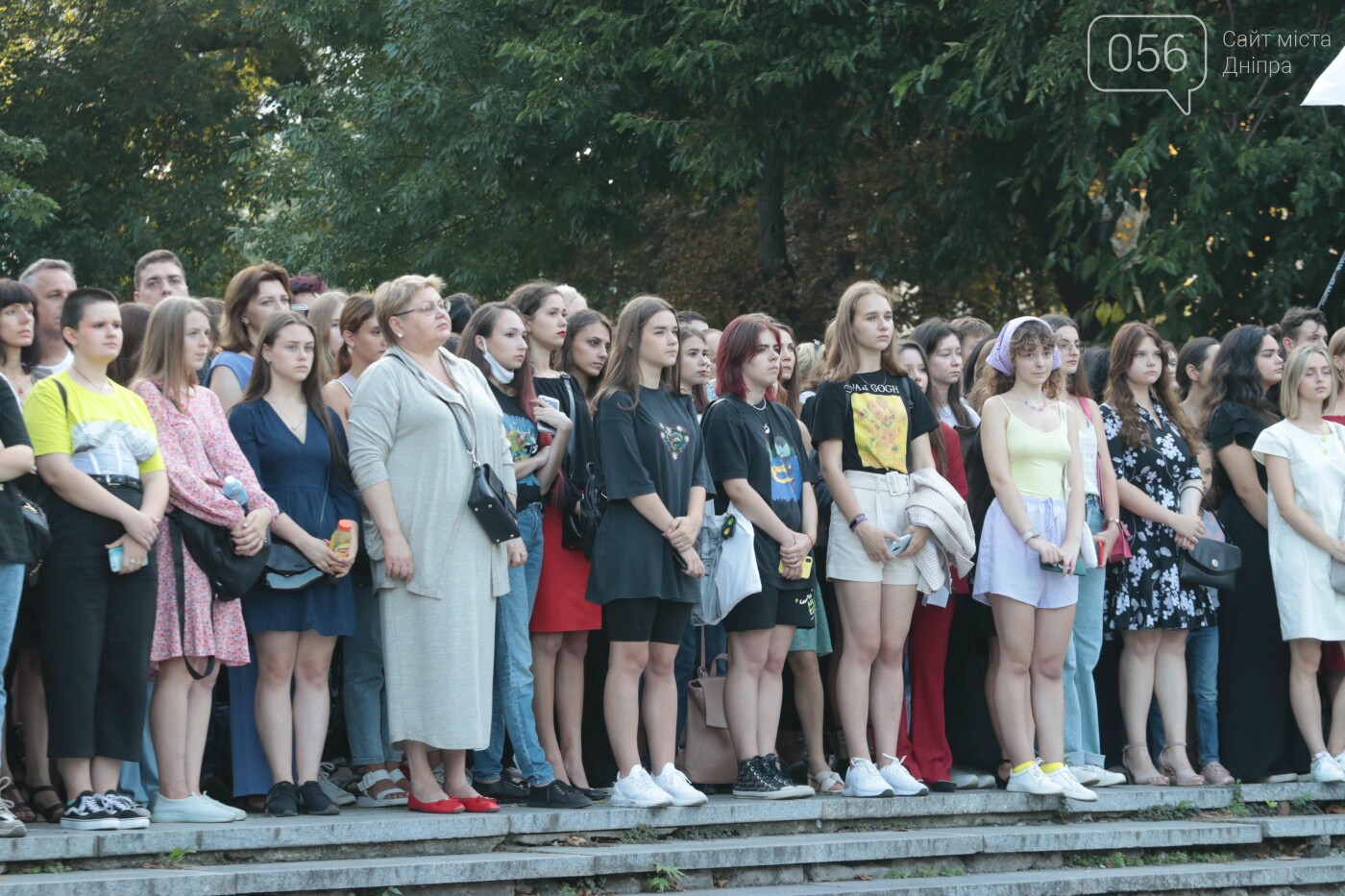 В одном из вузов Днепра состоялось торжественное посвящение в студенты: почти три тысячи абитуриентов приняли присягу, фото-1