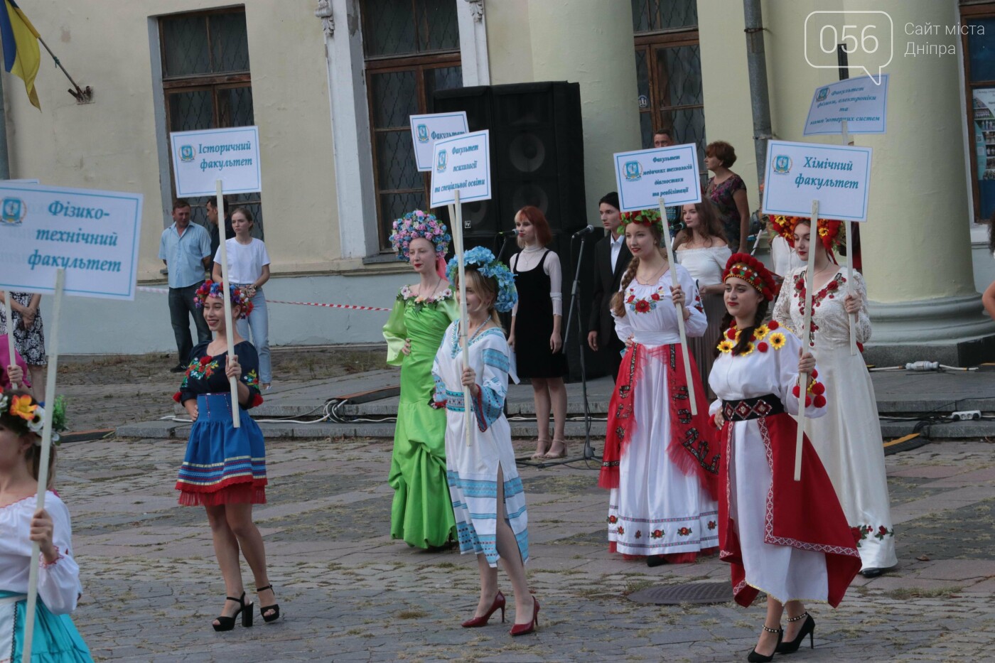 В одном из вузов Днепра состоялось торжественное посвящение в студенты: почти три тысячи абитуриентов приняли присягу, фото-16